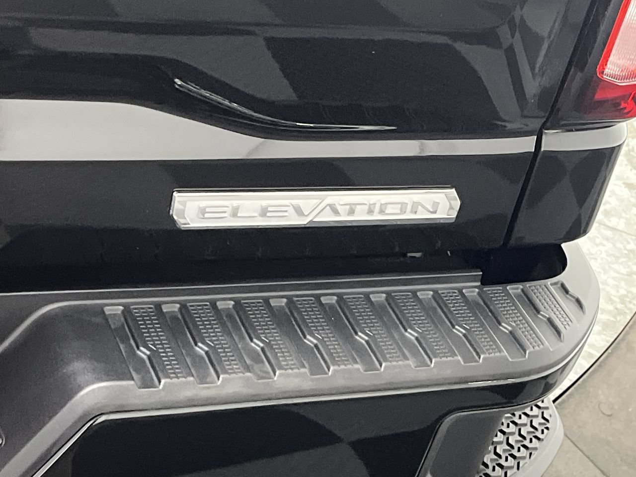 Used 2024 GMC Sierra 1500 Elevation w/ Preferred Package AWD/4WD image 35