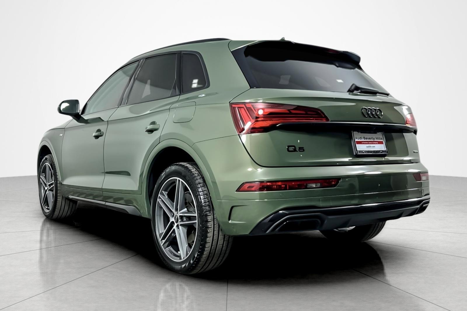 Used 2023 Audi Q5 e Premium Plus w/ Premium Plus Package image 3
