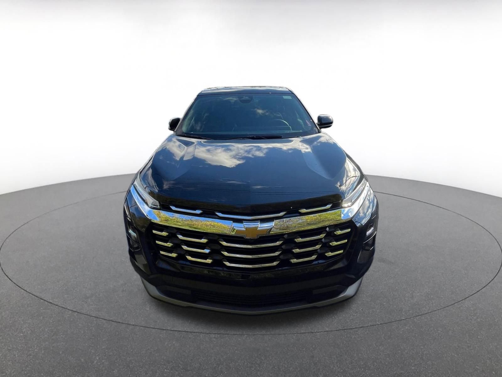 Used 2025 Chevrolet Equinox LT image 2