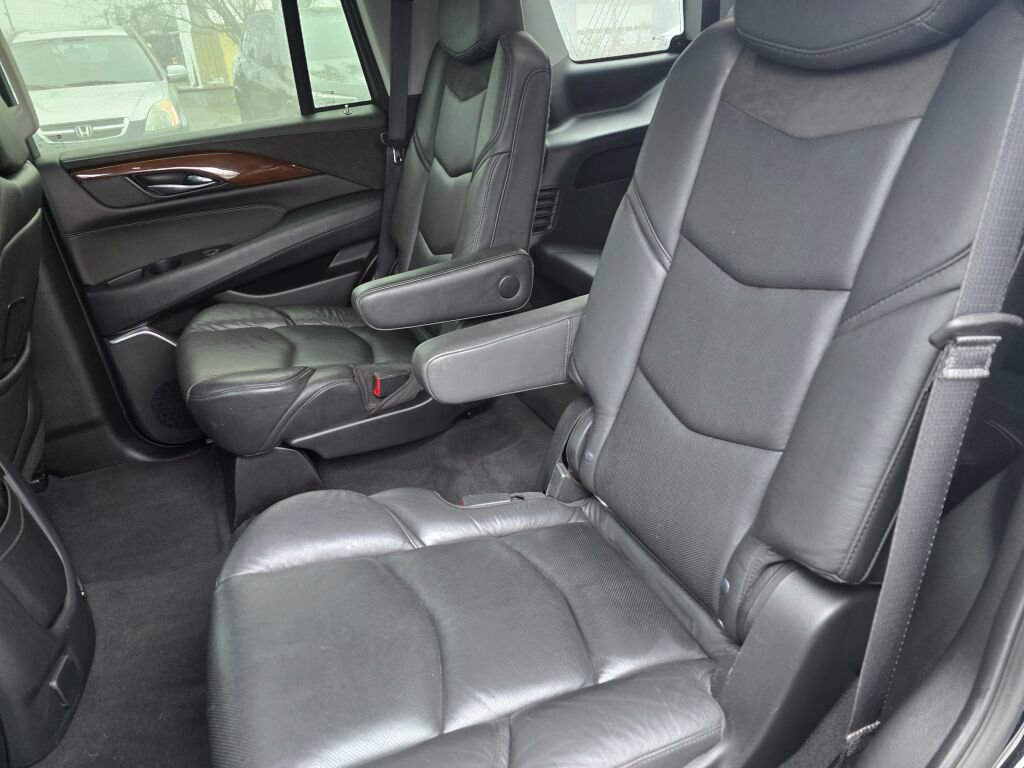 Used 2019 Cadillac Escalade Luxury image 19