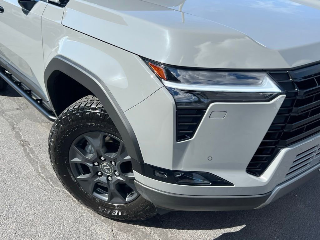 Used 2024 Lexus GX 550 AWD/4WD image 2