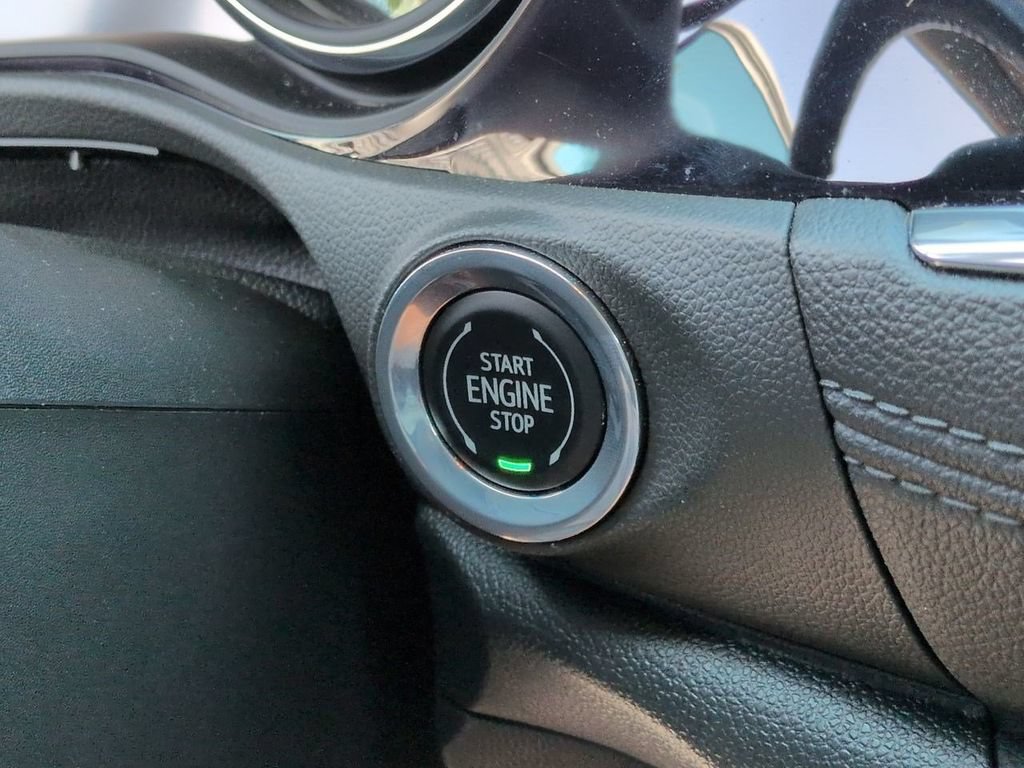 Used 2023 Buick Encore GX Essence w/ Experience Buick Package FWD image 31