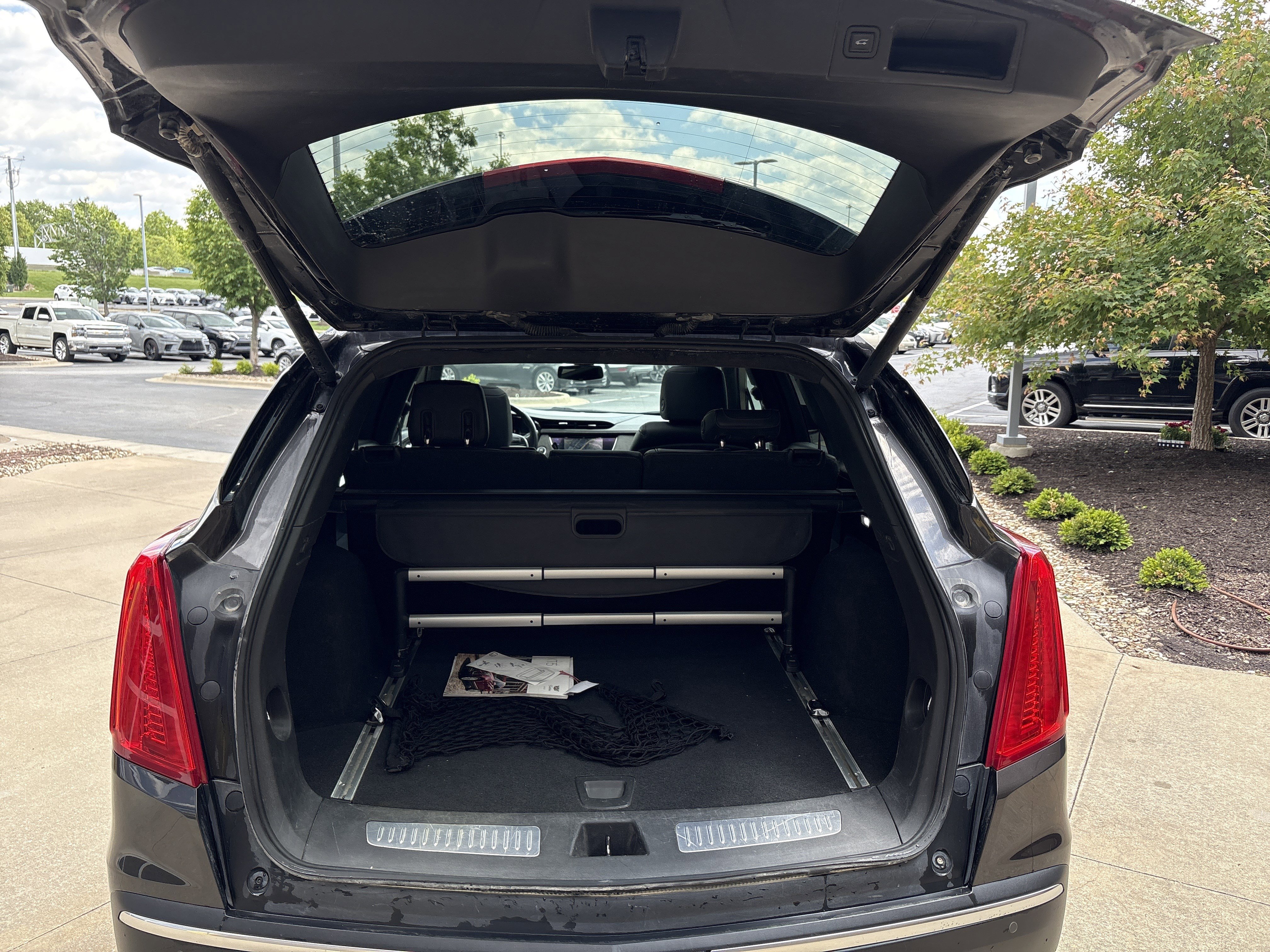 Used 2017 Cadillac XT5 Platinum w/ Driver Assist Package AWD/4WD image 32