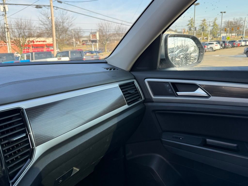 Used 2018 Volkswagen Atlas SEL w/ R-Line Package AWD/4WD image 23