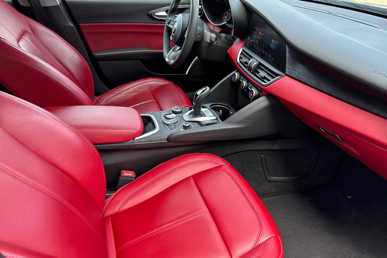 Used 2020 Alfa Romeo Giulia RWD image 15