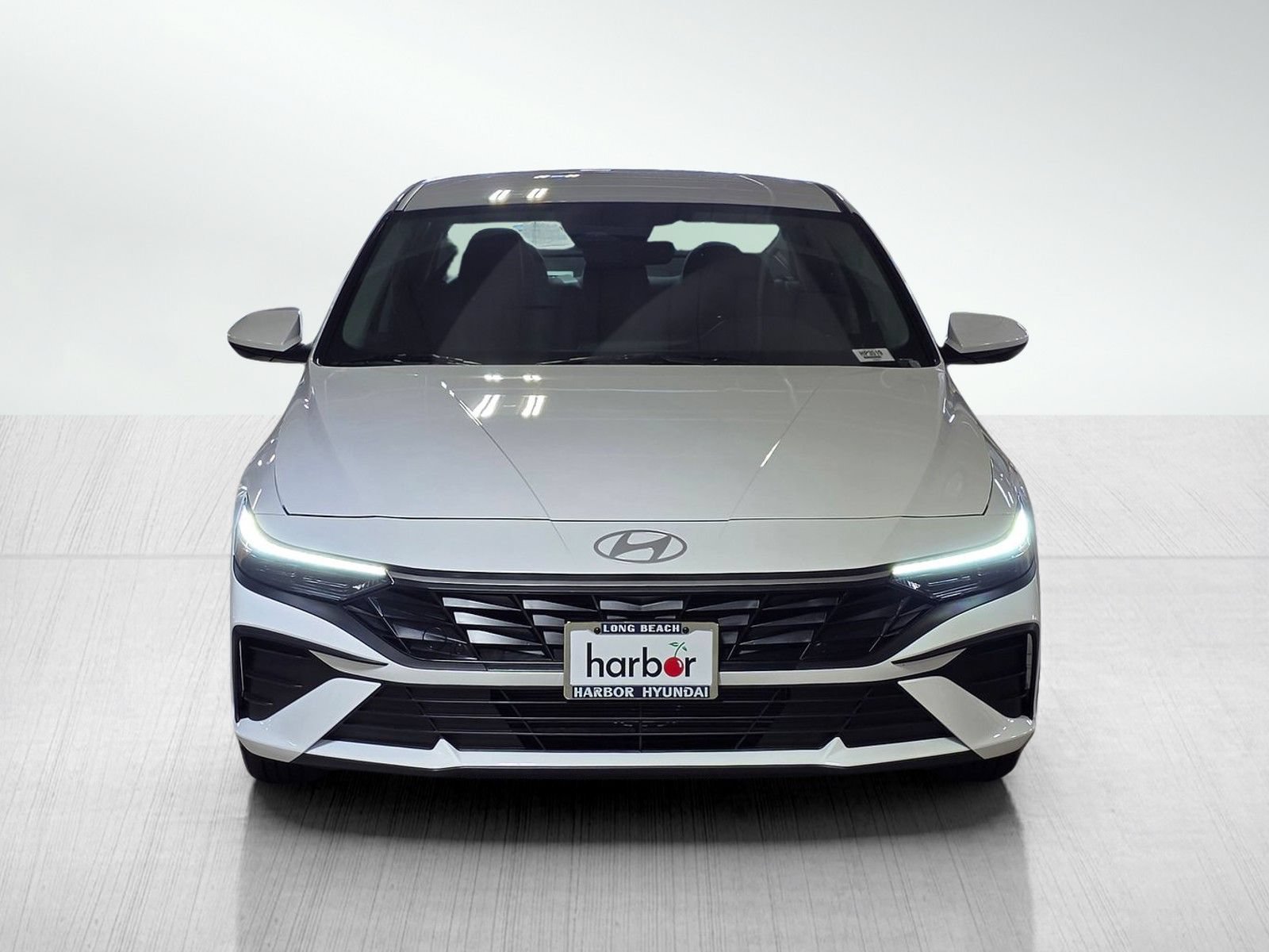 Used 2026 Hyundai Elantra SE FWD image 2
