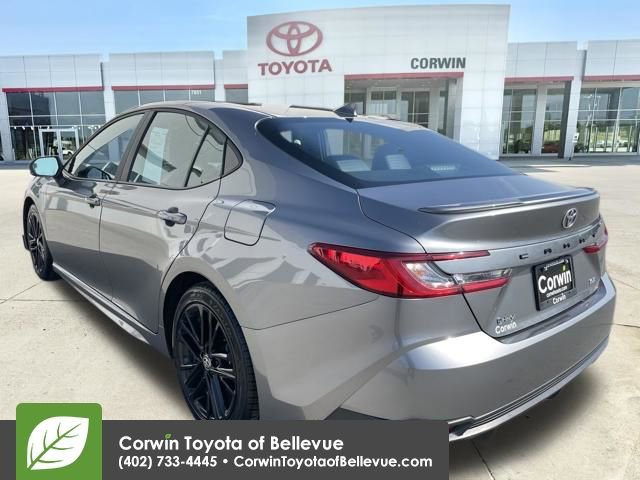 Used 2025 Toyota Camry SE image 3