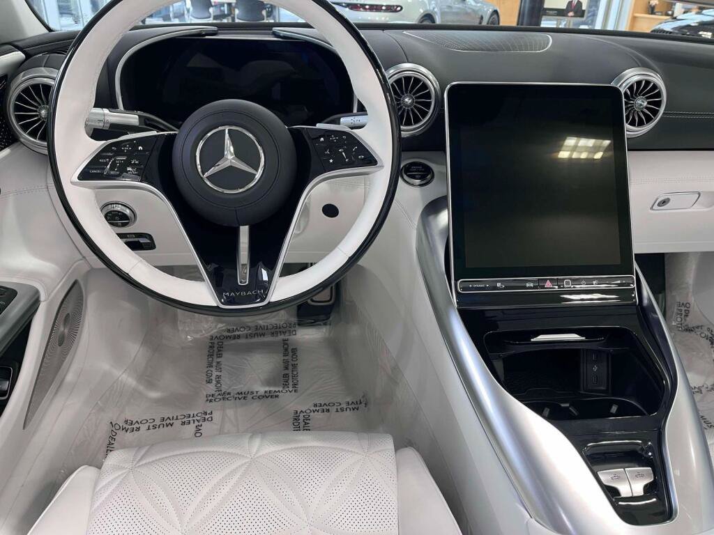 New 2026 Mercedes-Benz Maybach SL 680 image 2