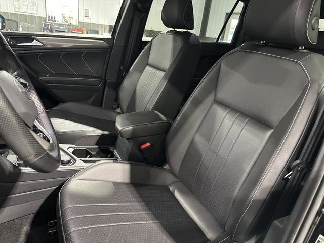 Certified 2024 Volkswagen Tiguan SE R-Line image 18