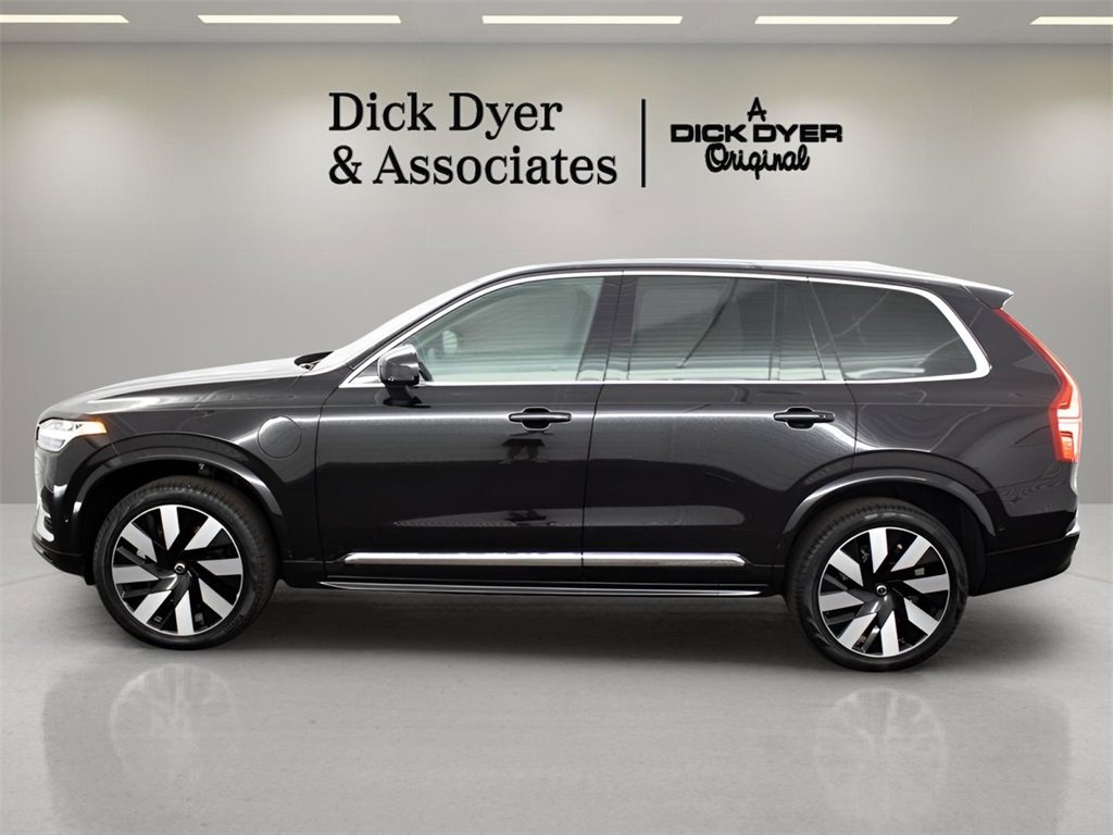 Certified 2025 Volvo XC90 T8 Plus image 37