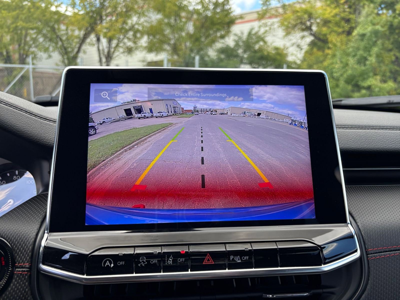 Used 2025 Jeep Compass Trailhawk image 17