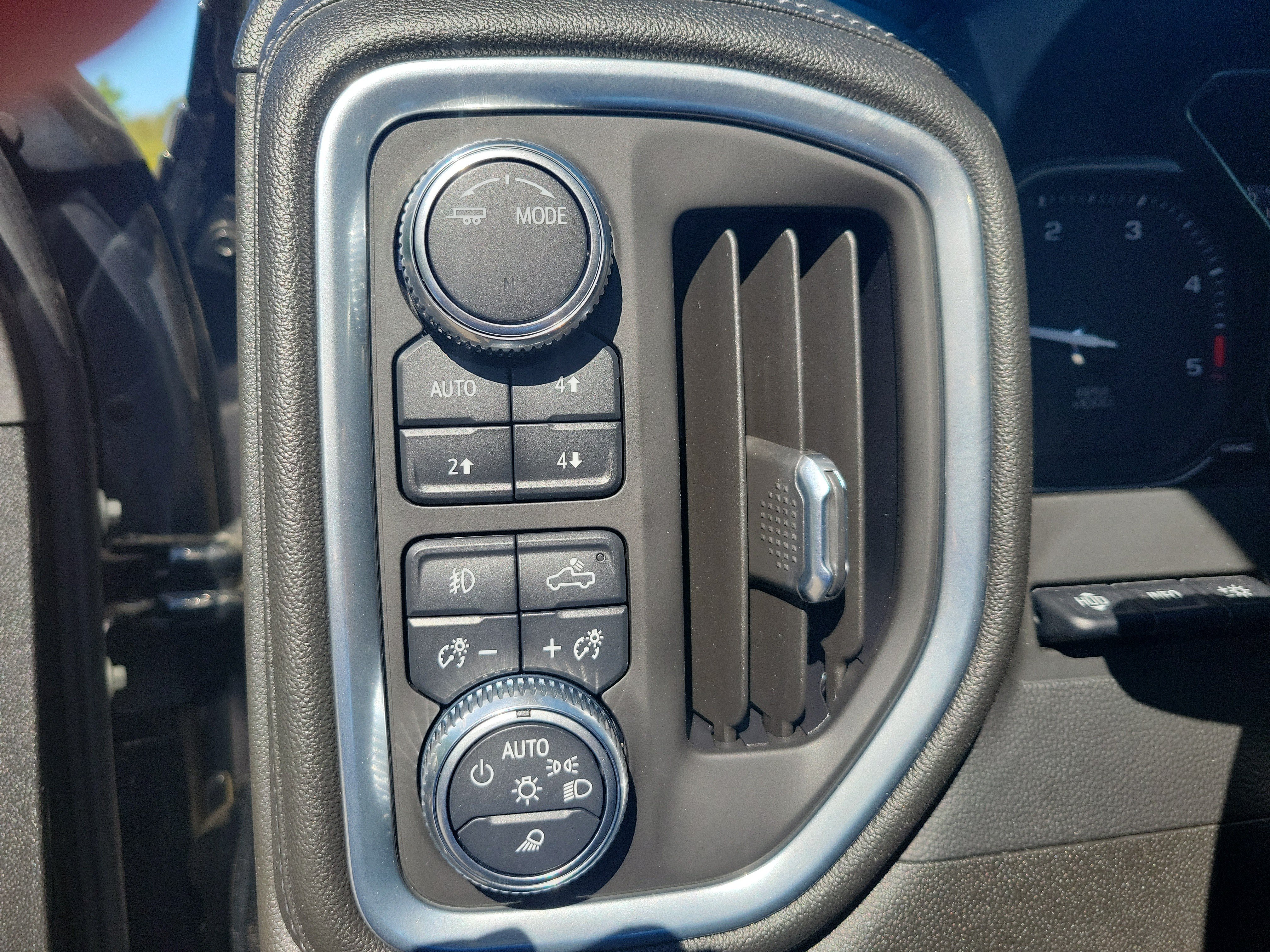 Used 2021 GMC Sierra 3500 Denali w/ Denali Black Diamond Edition AWD/4WD image 30