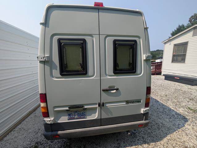 Used 2005 Freightliner Sprinter 2500 RWD image 8