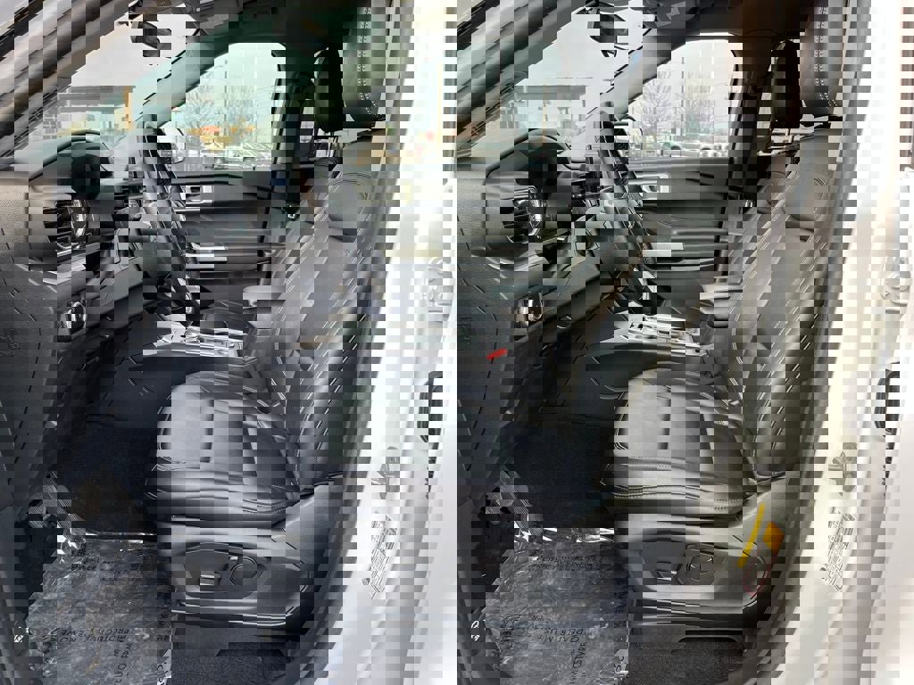 Used 2023 Ford Explorer XLT w/ Equipment Group 202A image 14