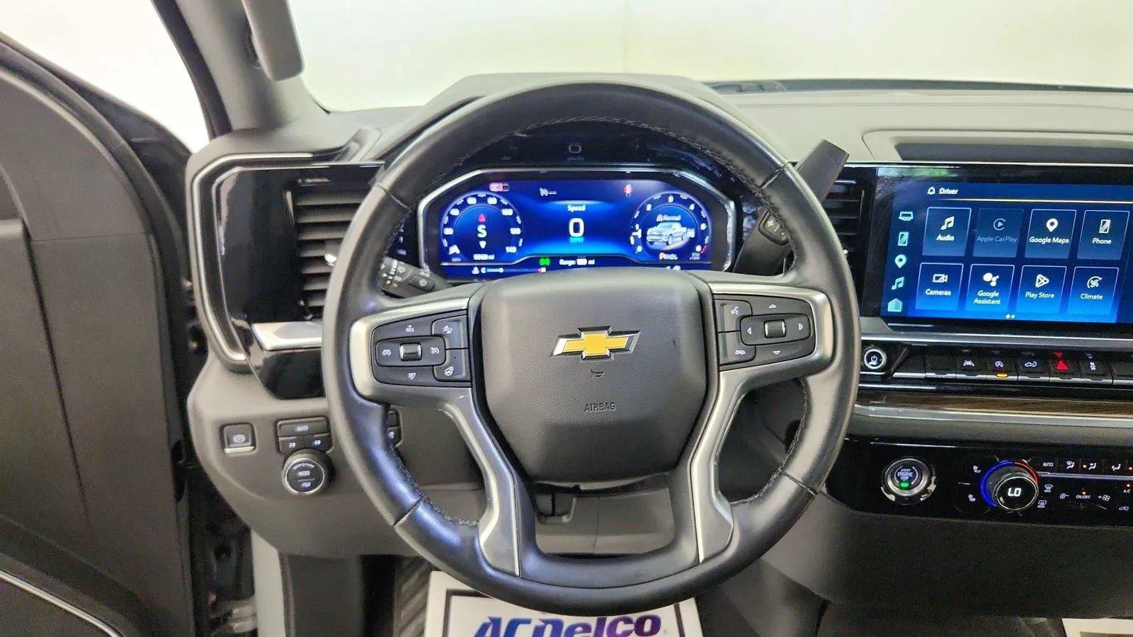 Used 2024 Chevrolet Silverado 1500 LT AWD/4WD image 27