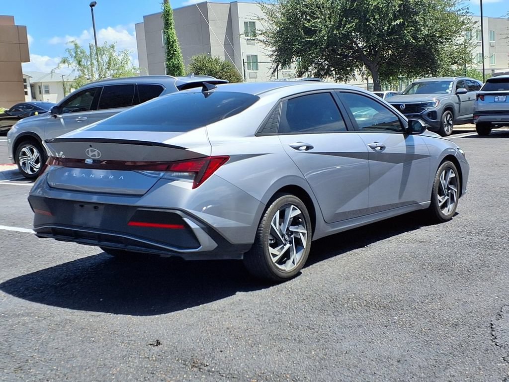 Used 2025 Hyundai Elantra Sport FWD image 5