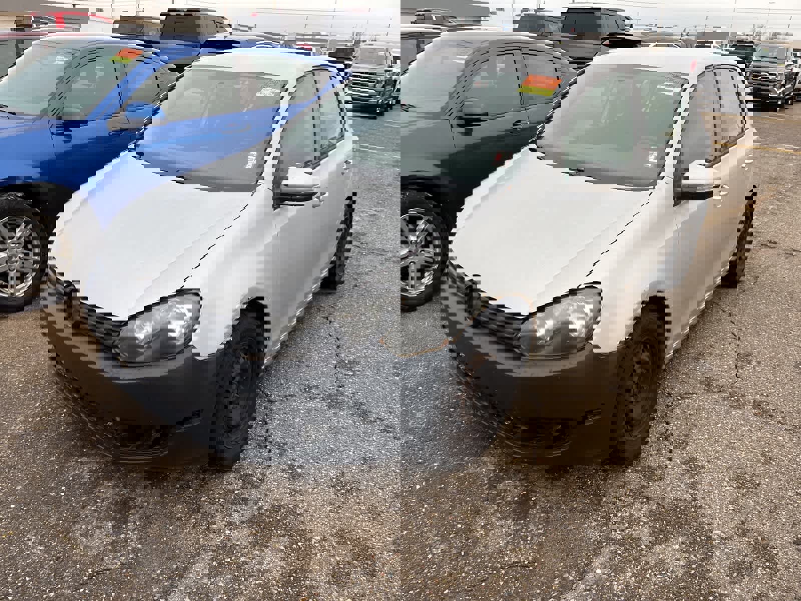 Used 2010 Volkswagen Golf 4-Door image 3