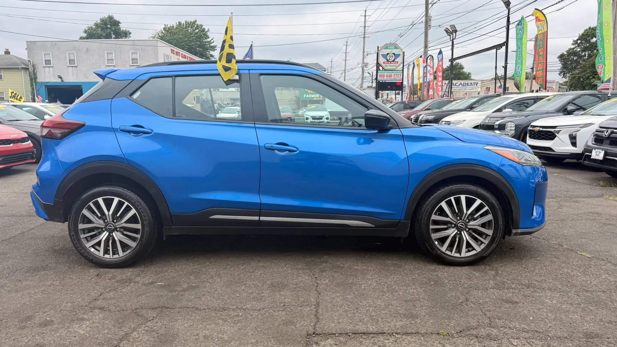Used 2024 Nissan Kicks SR FWD image 11