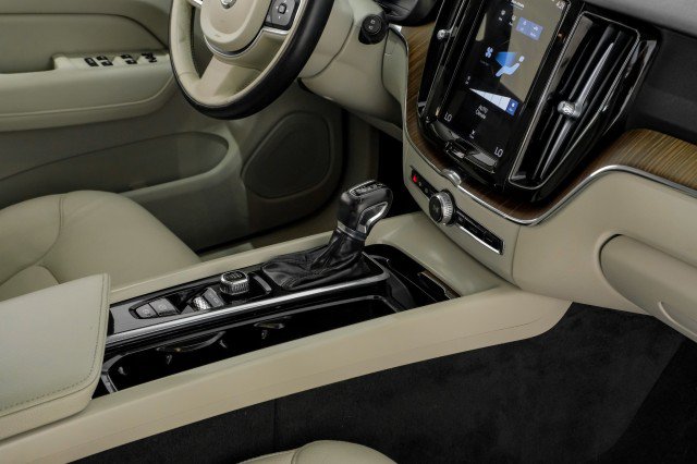 Used 2021 Volvo XC60 T5 Momentum w/ Protection Package Premier FWD image 24