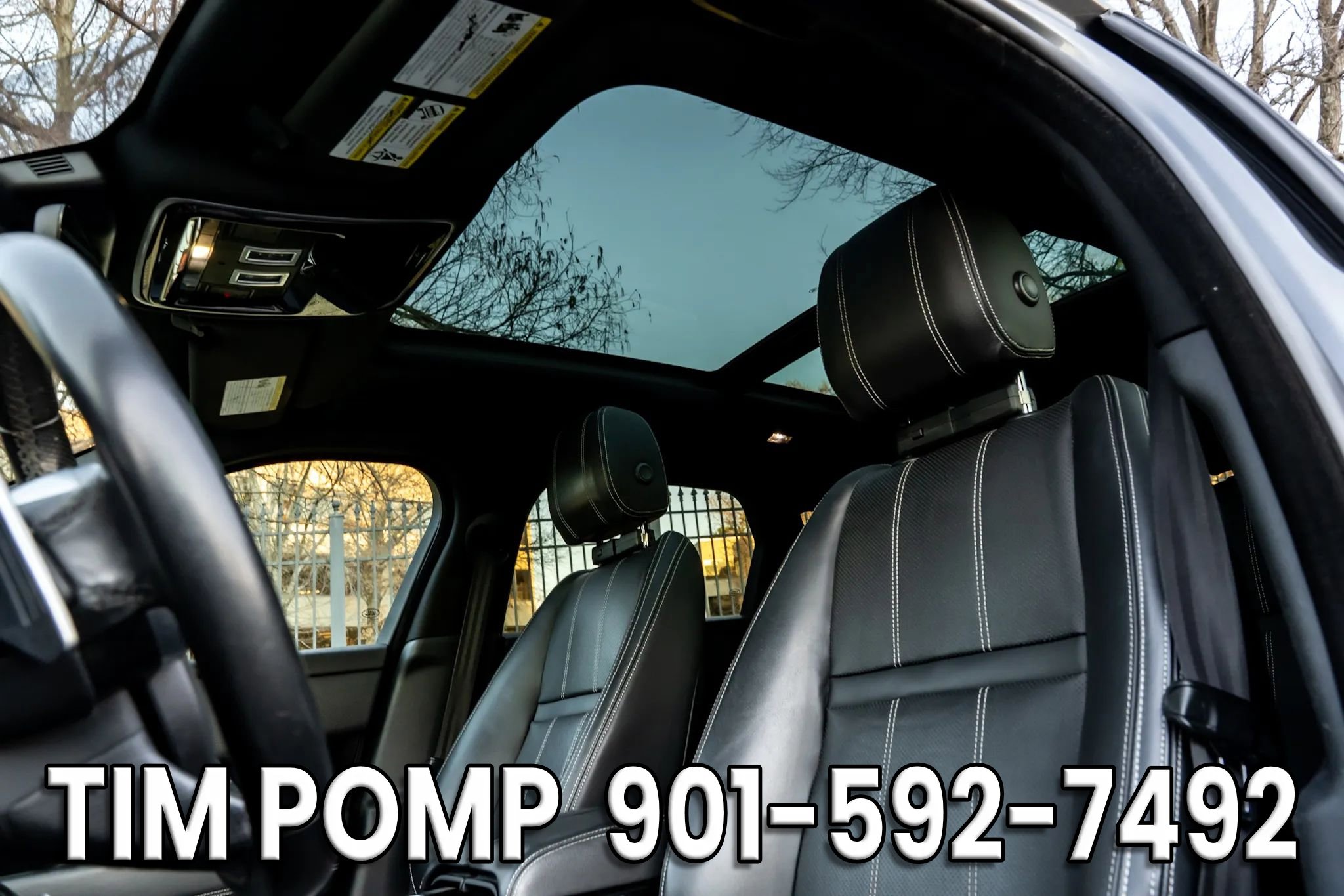 Used 2019 Land Rover Range Rover Velar R-Dynamic SE image 12