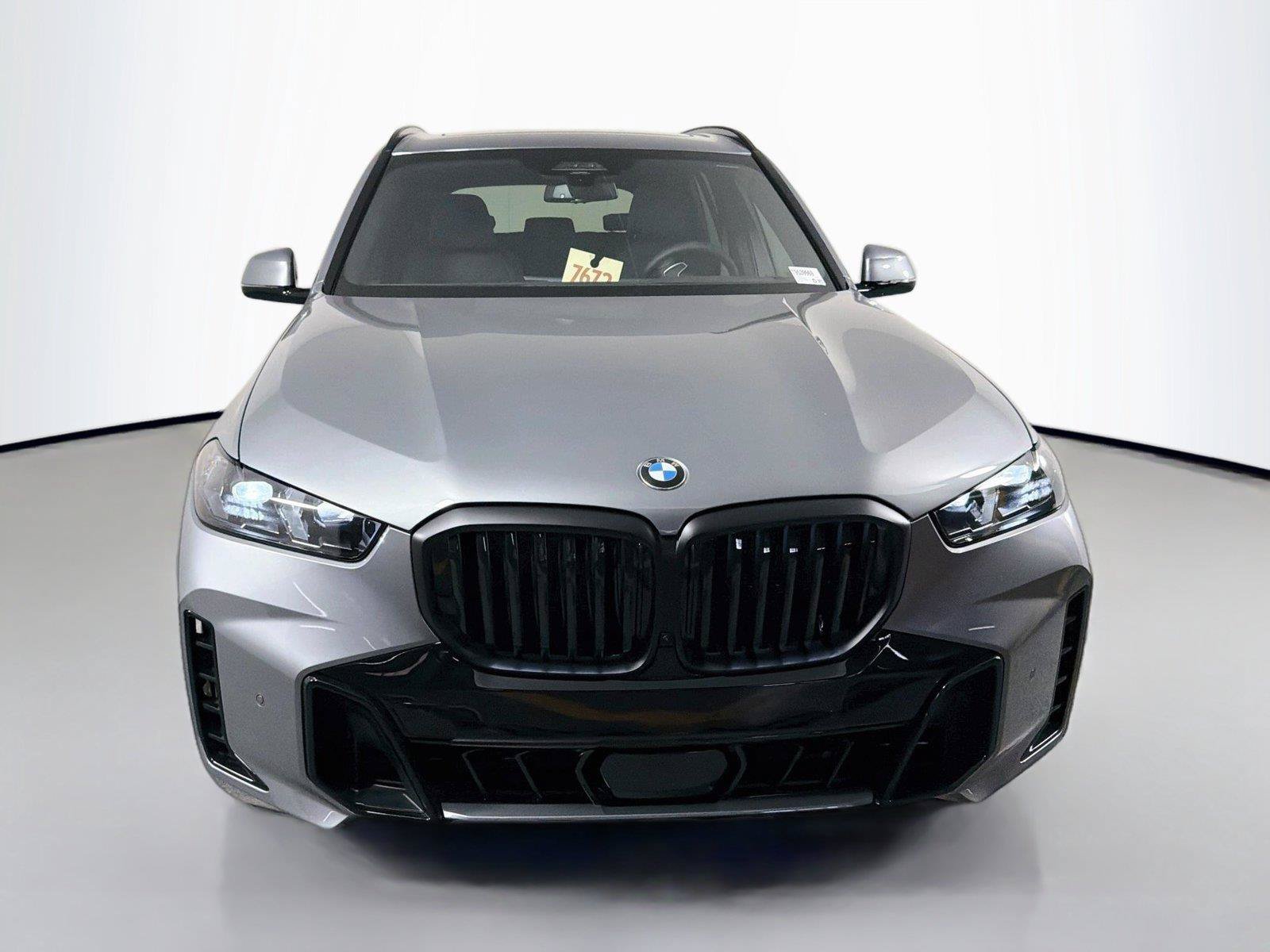 New 2026 BMW X5 xDrive40i w/ M Sport Package AWD/4WD image 2