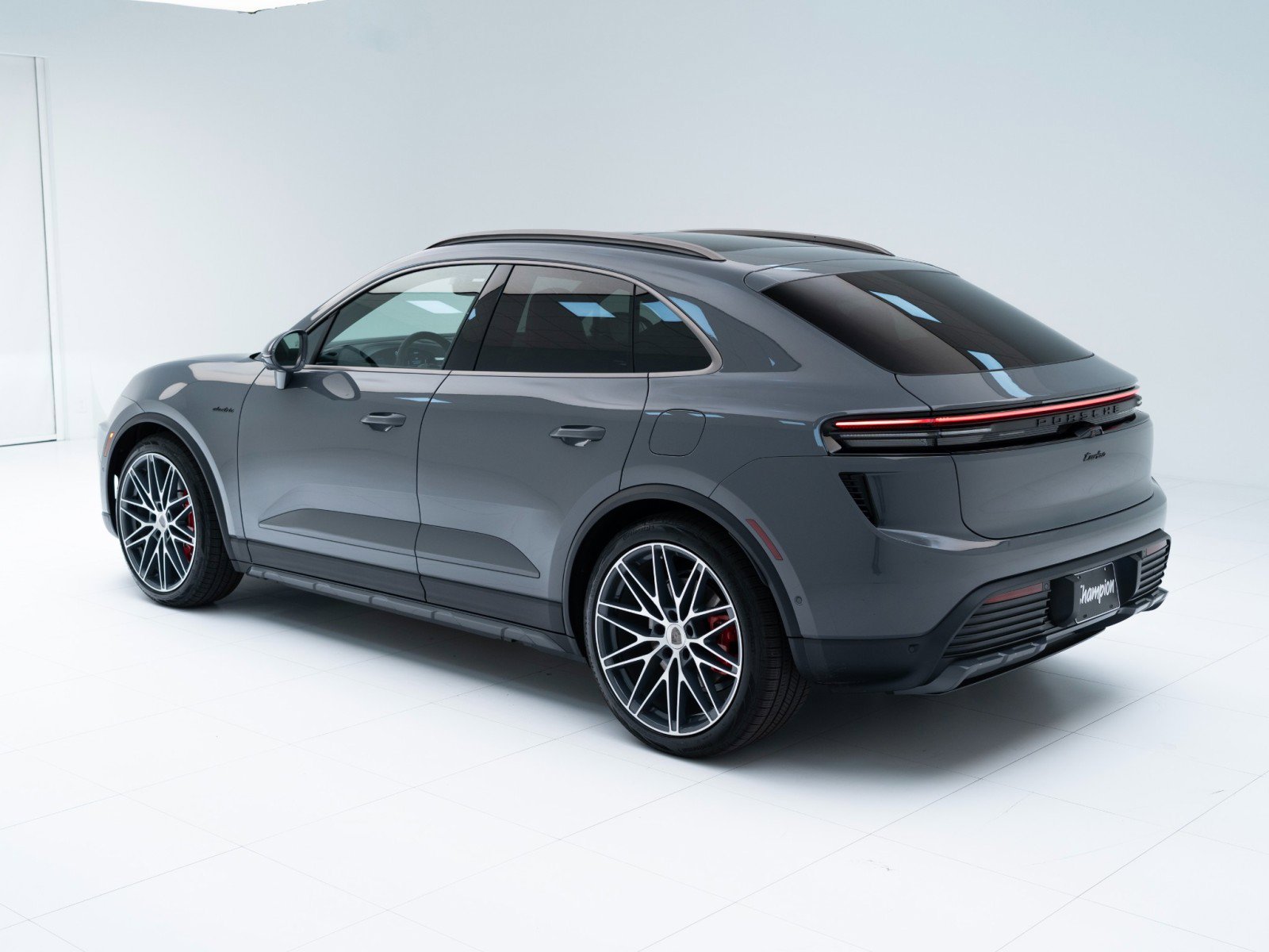 New 2026 Porsche Macan Turbo Electric image 3