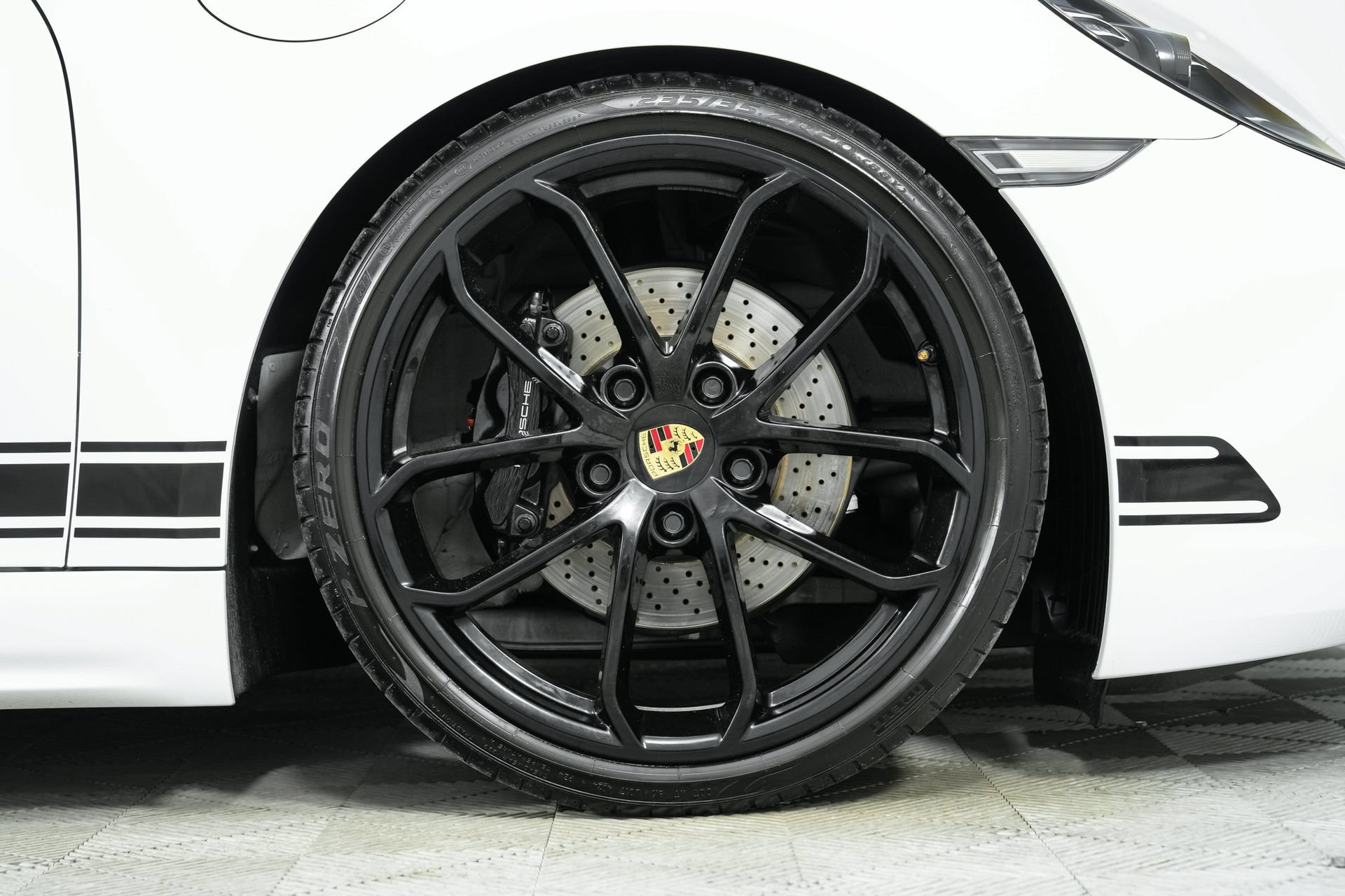 Used 2025 Porsche 718 Cayman RWD image 32
