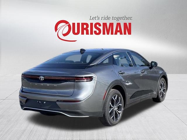 Used 2025 Toyota Crown XLE image 2
