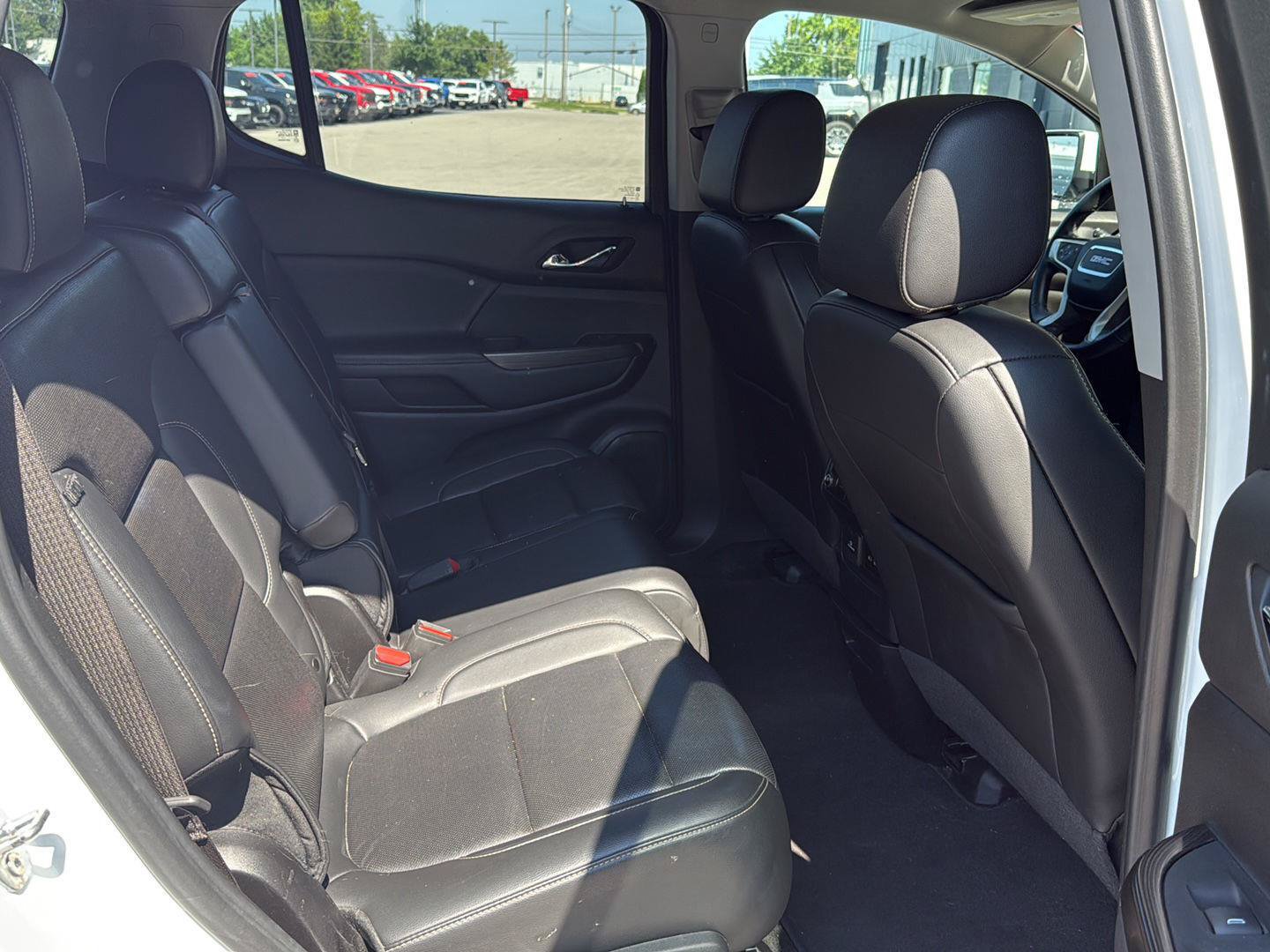 Used 2023 GMC Acadia SLT FWD image 12