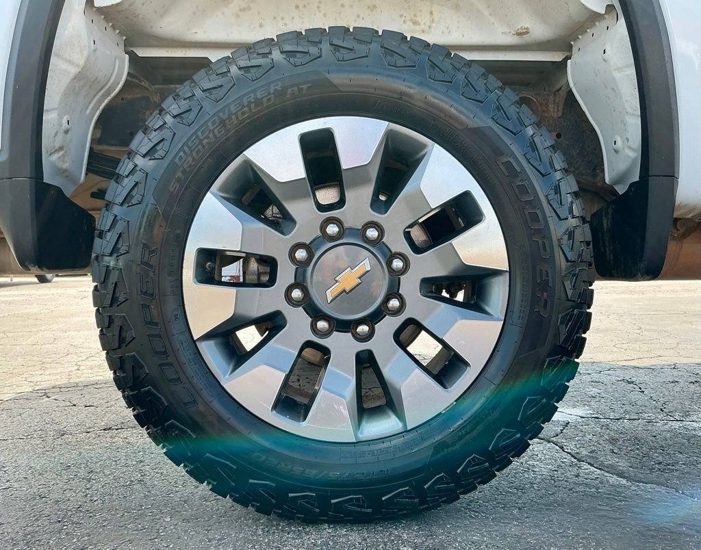 Used 2022 Chevrolet Silverado 2500 Custom w/ Custom Value Package AWD/4WD image 12
