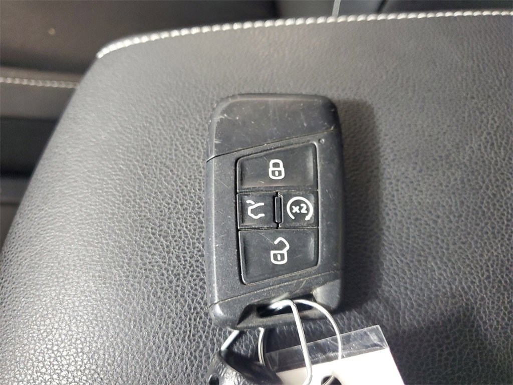 Used 2023 Volkswagen Tiguan SE R-Line image 28