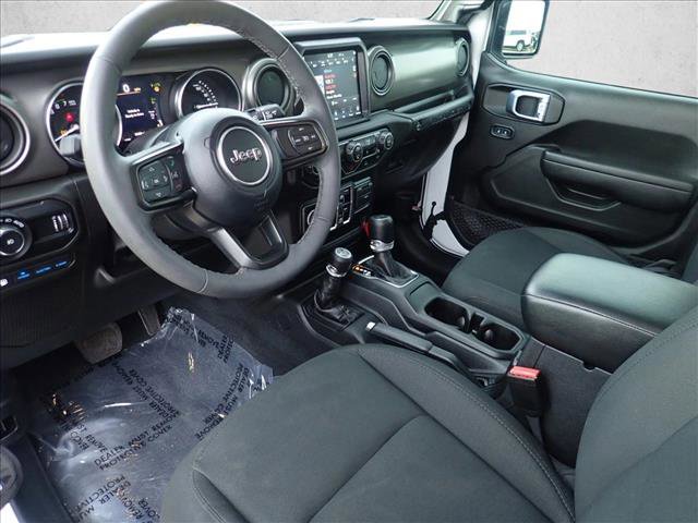 Used 2023 Jeep Wrangler Unlimited w/ Cold Weather Group image 10