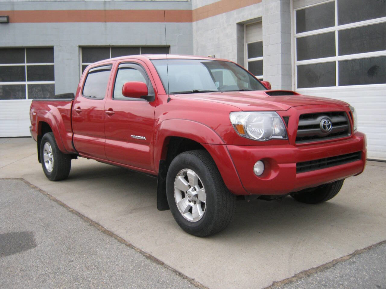 Used 2010 Toyota Tacoma 4x4 Double Cab V6 image 4