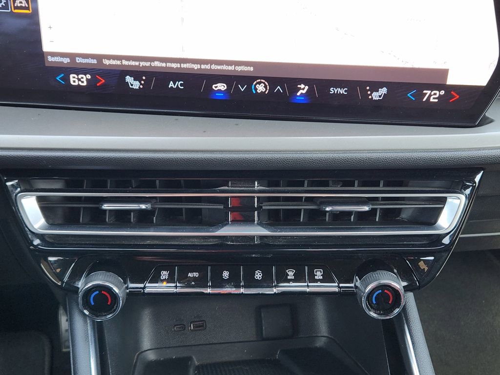 Used 2024 Chevrolet Traverse LT image 24