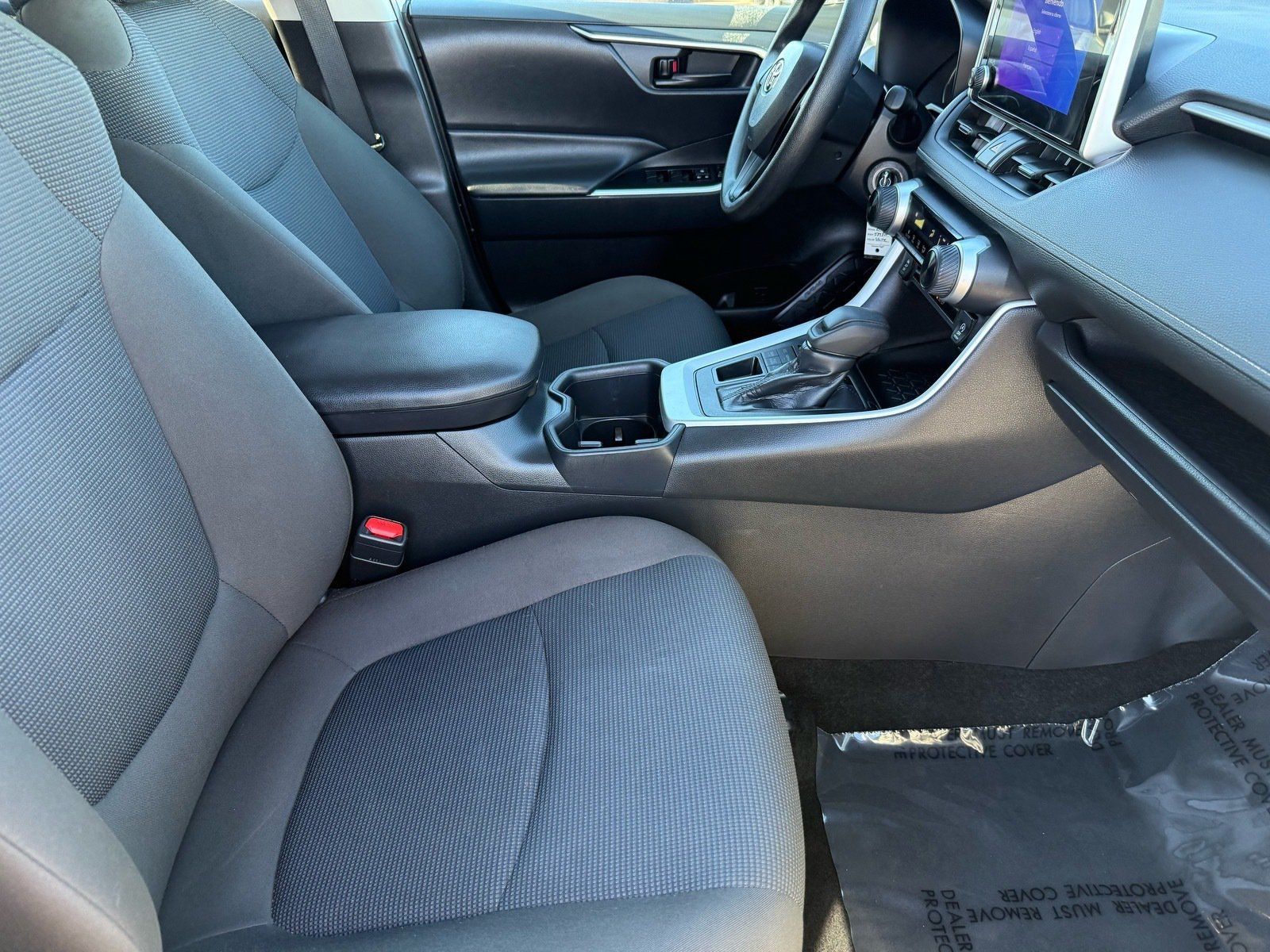 Used 2025 Toyota RAV4 LE AWD/4WD image 30