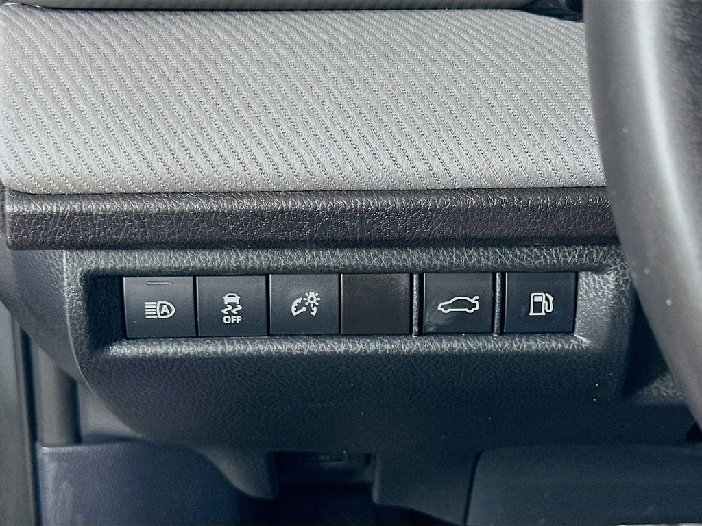 Used 2025 Toyota Camry SE image 21
