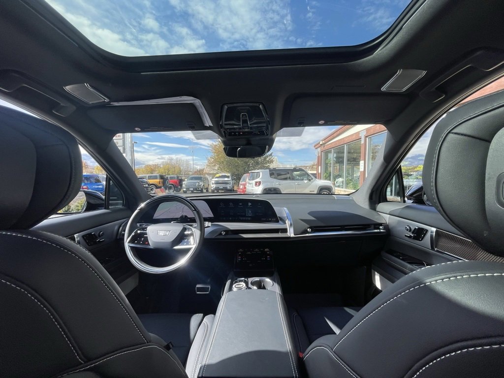 Used 2026 Cadillac Vistiq Sport w/ LPO, Floor Liner Package image 19