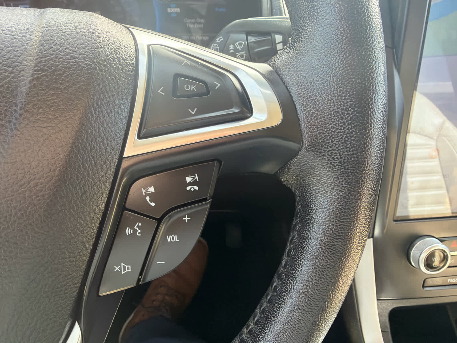 Used 2022 Ford Edge SEL w/ Convenience Package image 31