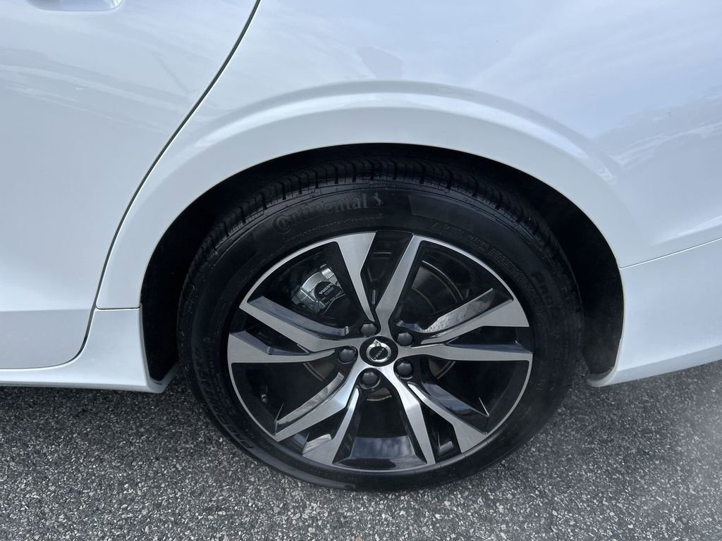 Certified 2025 Volvo S60 B5 Core AWD/4WD image 11