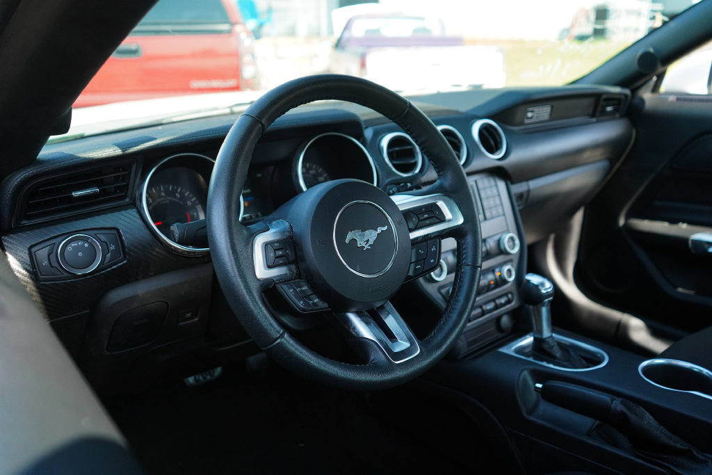 Used 2020 Ford Mustang Coupe RWD image 6