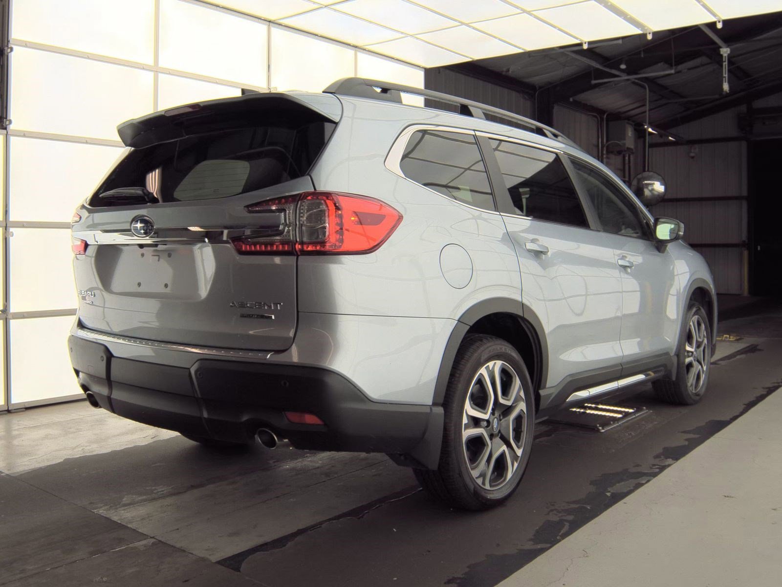 Used 2025 Subaru Ascent Limited AWD/4WD image 7
