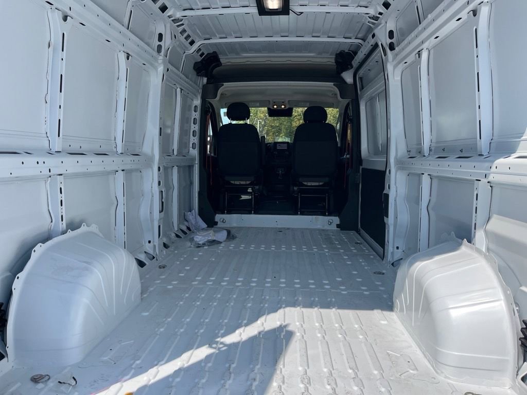 Used 2025 RAM ProMaster 2500 w/ Convenience Group image 18