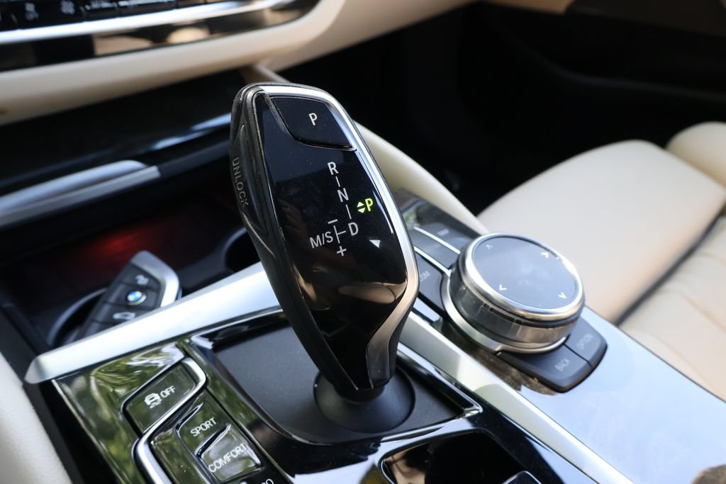 Used 2023 BMW 530i w/ Premium Package RWD image 21