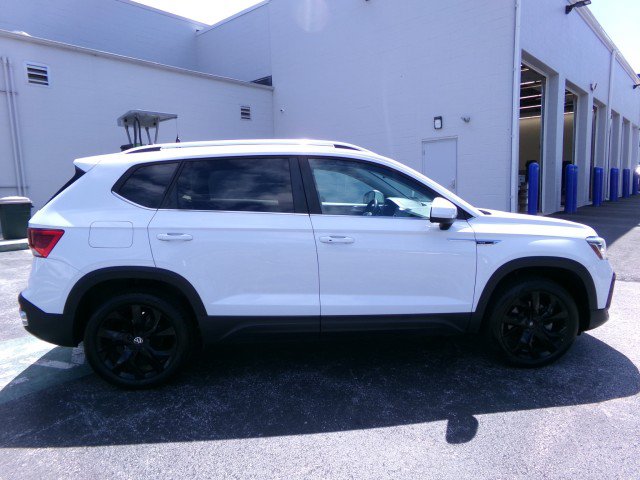 Used 2022 Volkswagen Taos SEL w/ Panoramic Sunroof Package FWD image 10