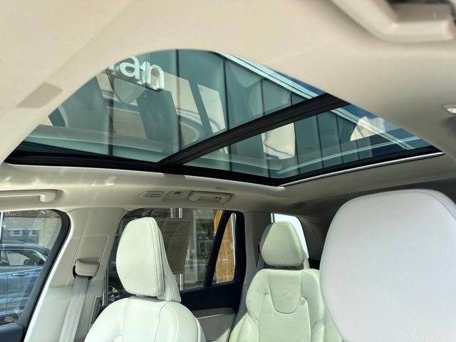 Certified 2024 Volvo XC90 B5 Plus w/ Protection Package Premier AWD/4WD image 27