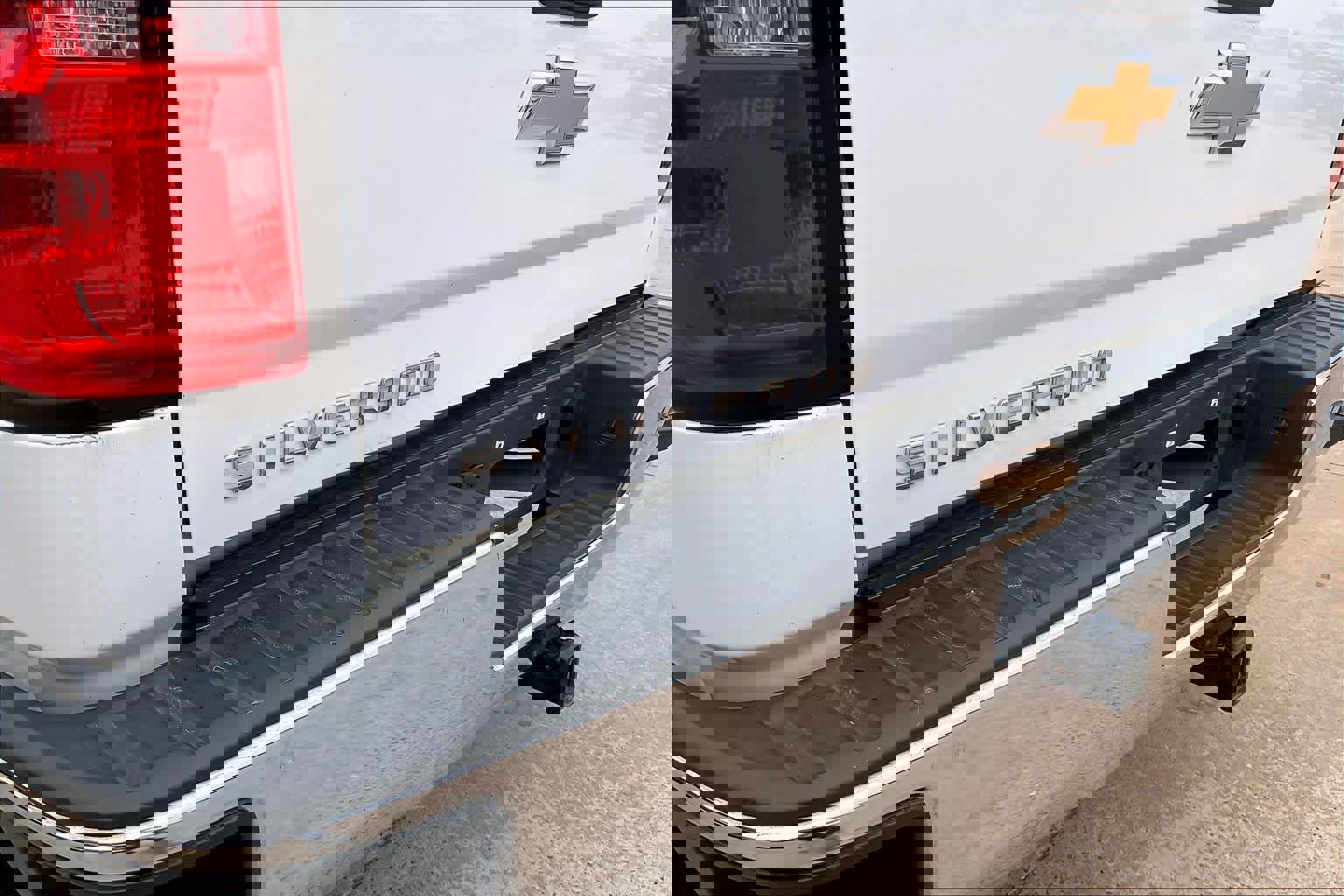 Used 2018 Chevrolet Silverado 1500 LS w/ Trailering Package AWD/4WD image 9