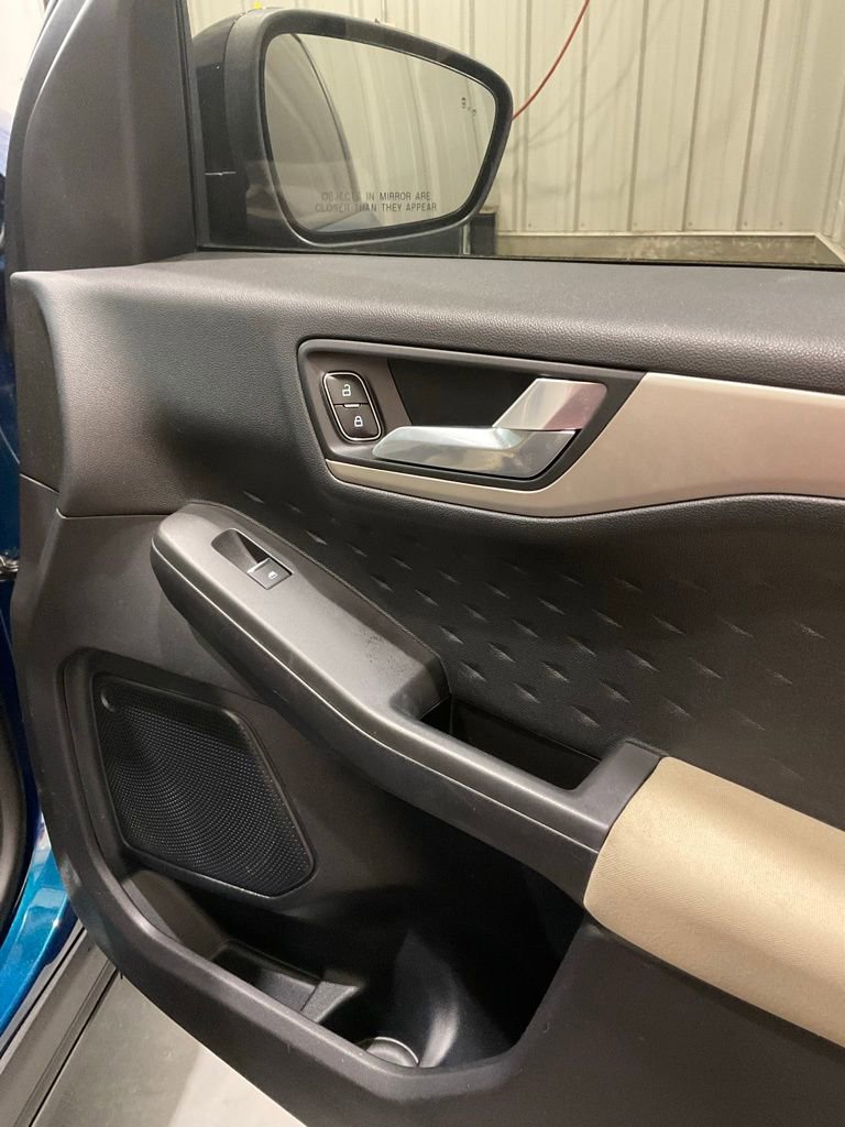 Used 2020 Ford Escape SE Sport image 17