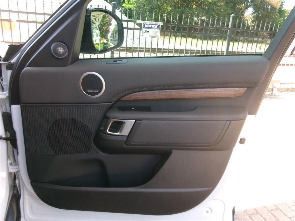 Used 2020 Land Rover Discovery HSE AWD/4WD image 20
