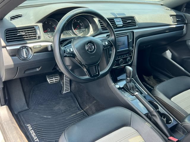Used 2018 Volkswagen Passat 3.6 FWD image 16