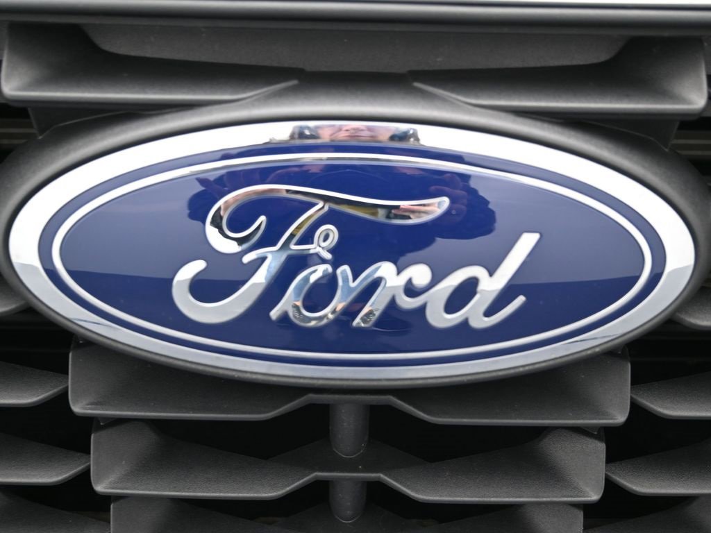 Certified 2025 Ford Escape SE w/ Class II Trailer Tow Package image 27